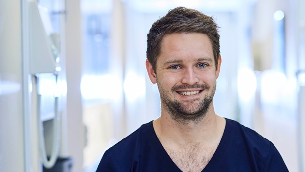 Tandlæge Bjarke Juul Larsen.