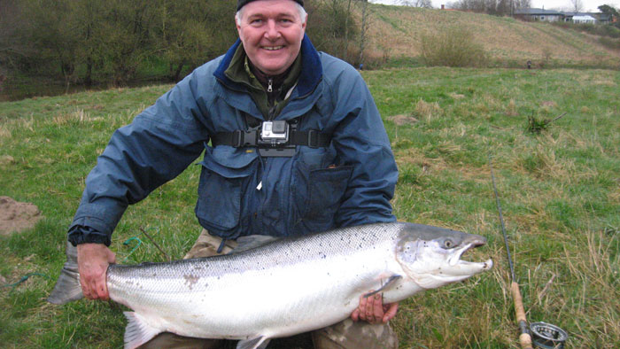 Peter Wadmann med 18 kg laks fanget i Storå