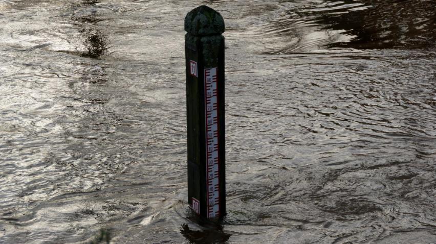 Måling af vandstand i Storå ved kontrolpæl