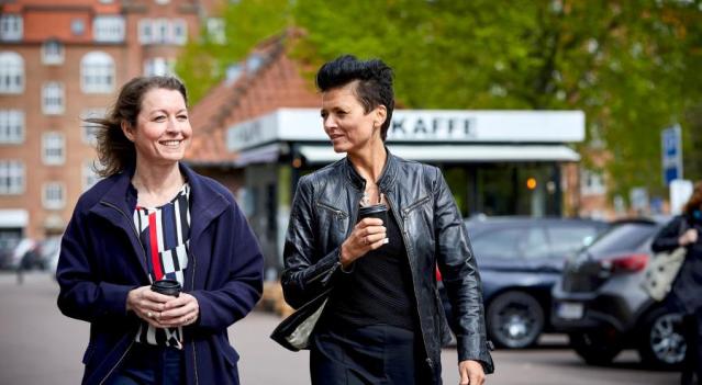 To kvinder der går tur