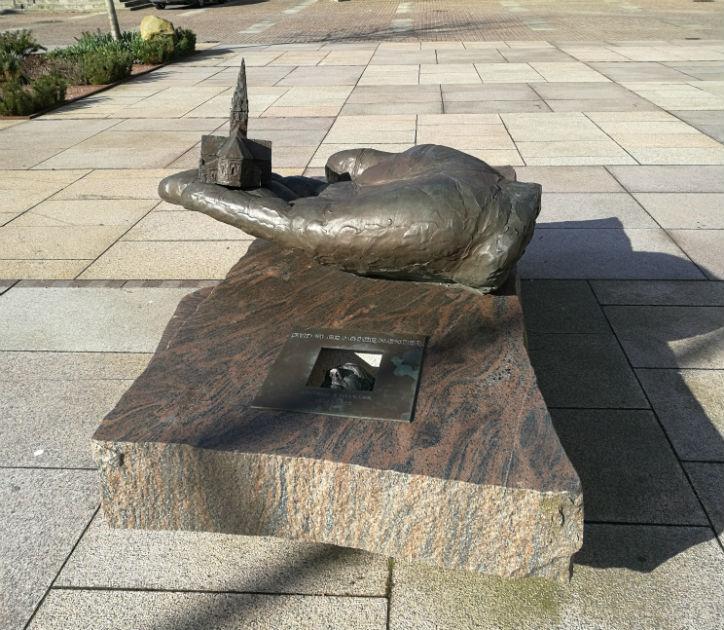 Billede af Hans Pauli Olsens skulptur ”Kirken”