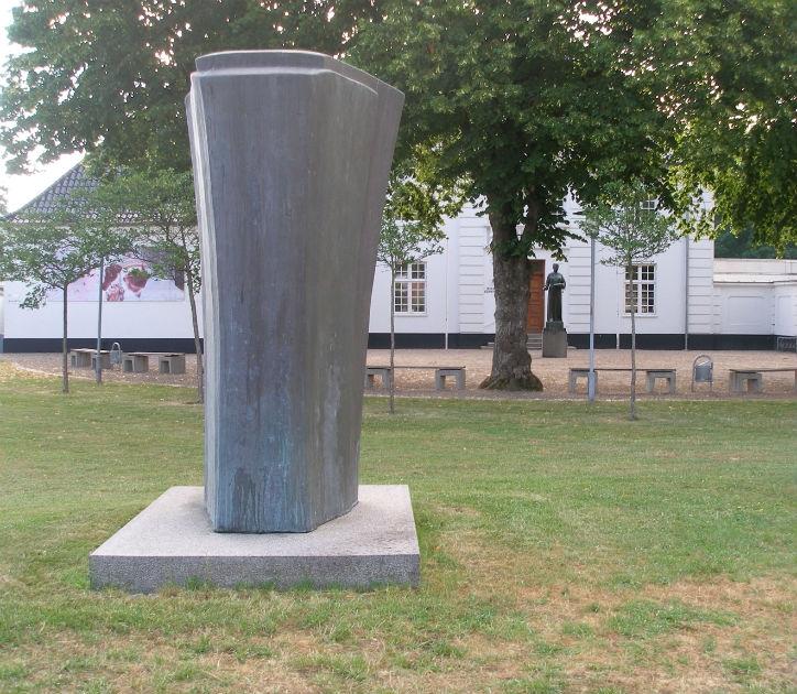 Billede af Erik Tommesen-skulptur