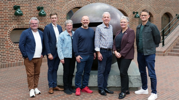 Ankechef Henrik Horster fra Ankestyrelsen deltog på mødet i Børne- og Familieudvalget. Fra venstre er det Rasmus Gamst Beltofte, Niels Grønbæk Jensen, Greta Mona Rusbjerg, Søren Frøstrup-Agger, Henrik Horster, Bibi Mundbjerg og Dennis Thiesen.