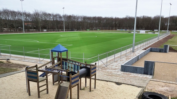 Billedtekst: Kom og vær med til at åbne den længe ventede kunstgræsbane på boldbanerne bag Vestjydsk Fritidscenter.