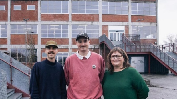 Teamet i sekretariatet for Next Generation set fra venstre: Projektmedarbejder Magnus Mosholm, Projektleder Thomas Rask og Direktør i Slagteriet Pia Stræde Palmelund. (Foto: Slagteriet Holstebro)