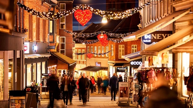 I år tændes julebelysningen i Holstebro først den 25. november.