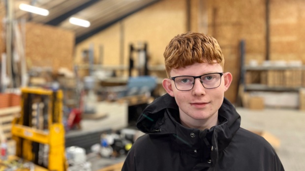 15-årige Sebastian Kjeldsteen Laursen er i juniormesterlære hos Røns Køleteknik i Nr. Felding.