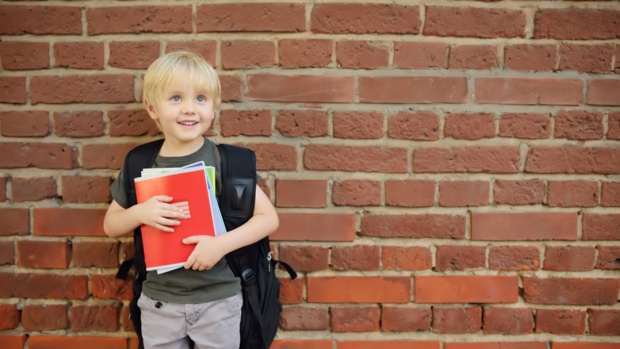 Med projektet ”Hjælp til skolestart” kan op til 25 familier få hjælp til en skoletaske og tilhørende udstyr.